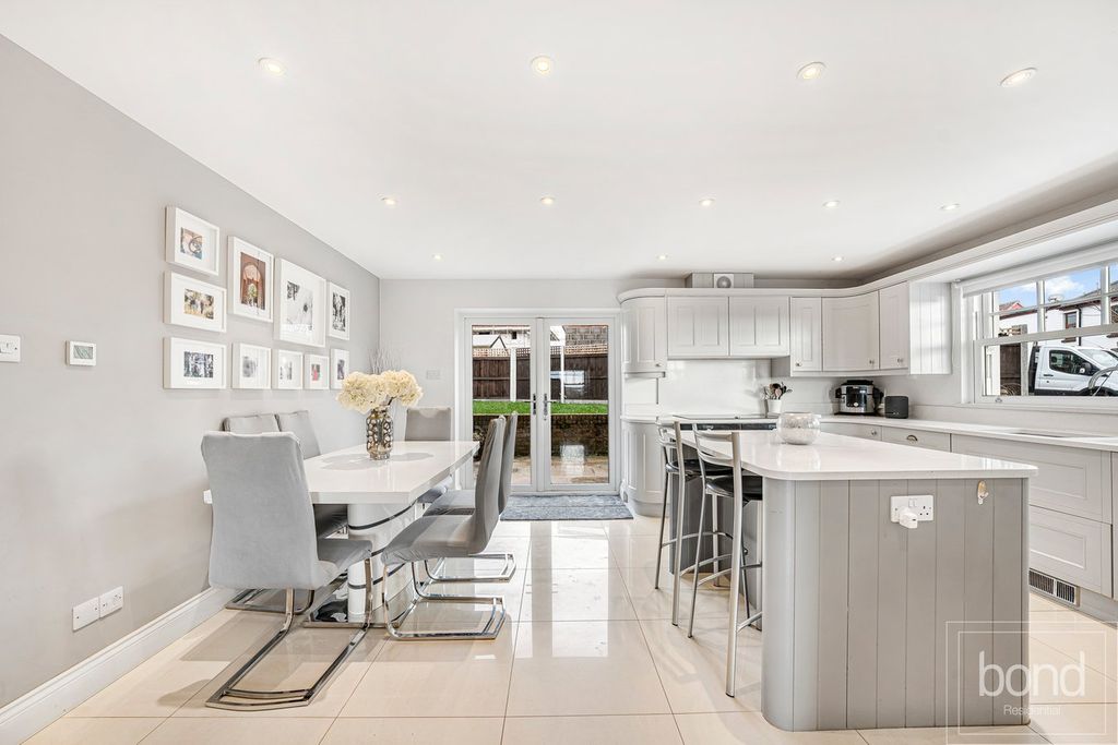 Property photo 3 of 24