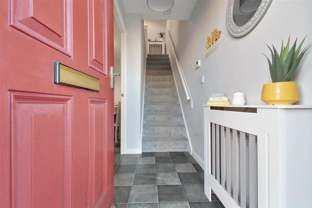 Property photo 3 of 20 Living Room