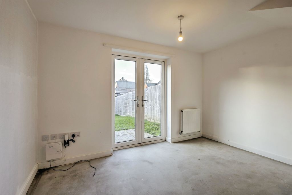 Property photo 2 of 33