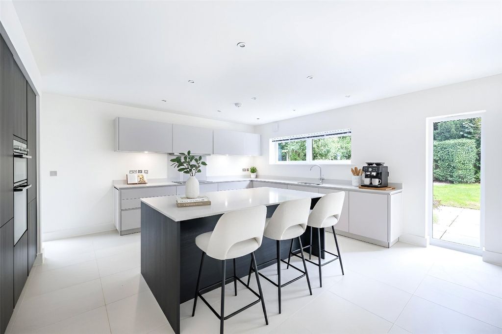 Property photo 3 of 12 Kitchen
