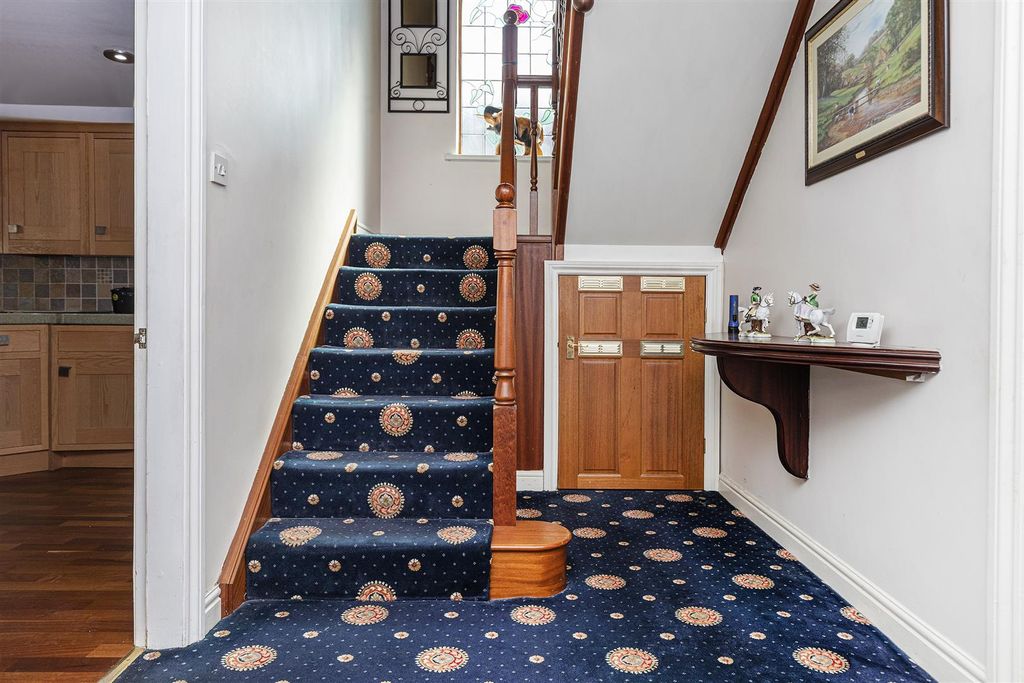 Property photo 3 of 42 Entrance Hall