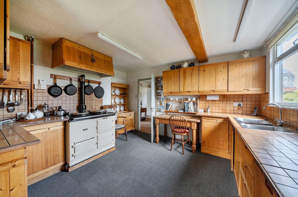 Property photo 2 of 21 Kitchen