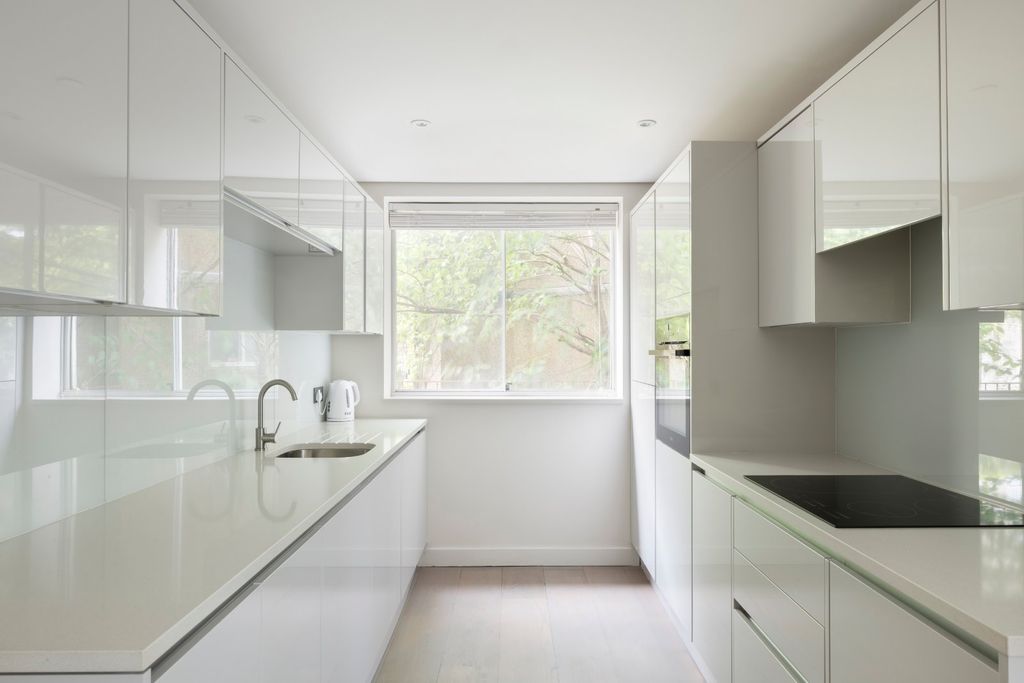Property photo 3 of 8 Kitchen