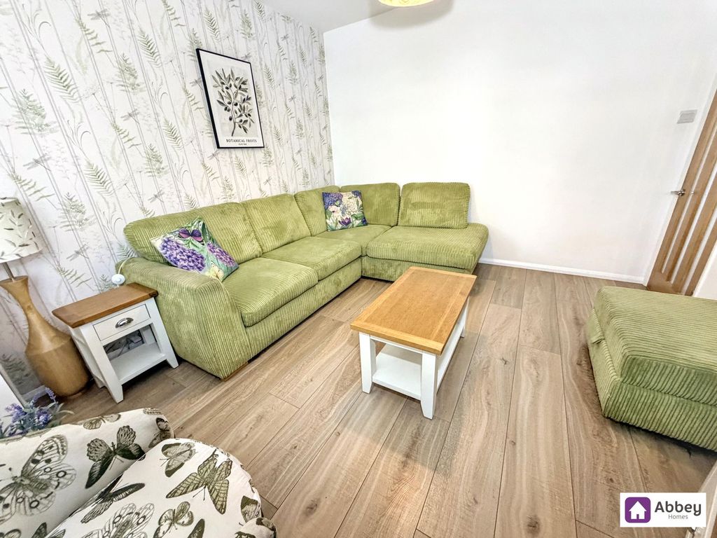 Property photo 3 of 17 Lounge