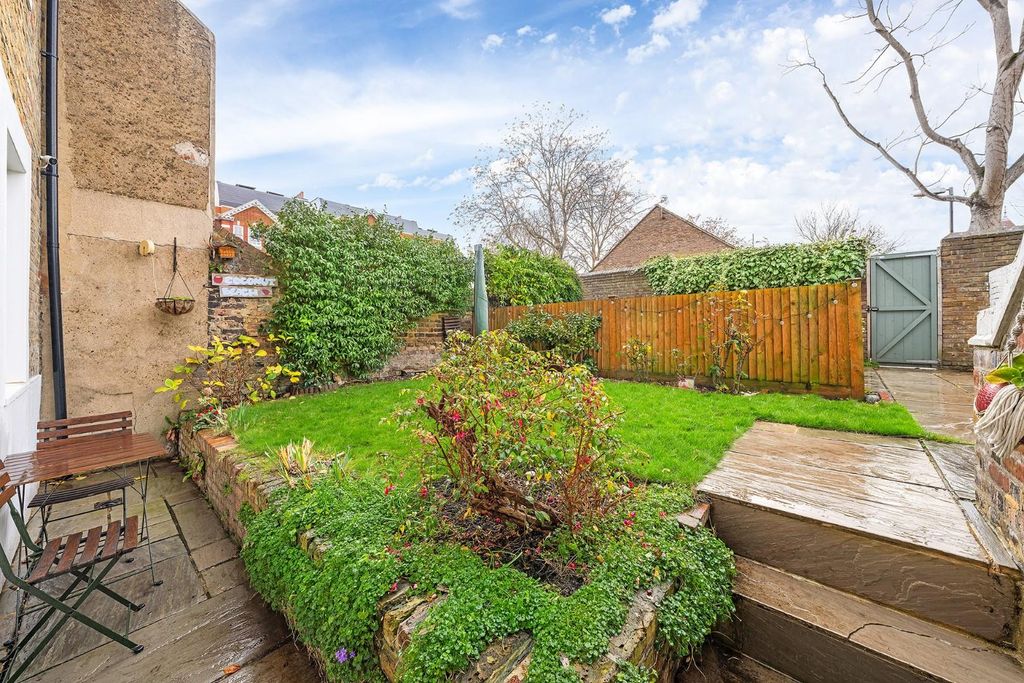 Property photo 3 of 14 Garden.Jpg