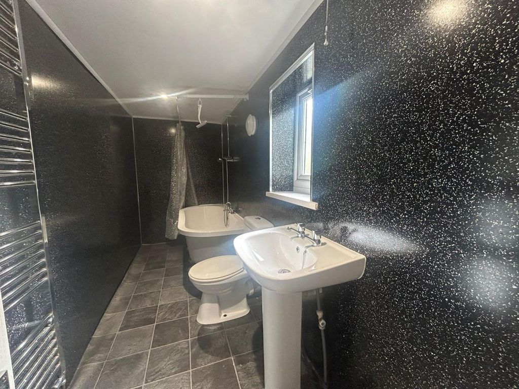 Property photo 3 of 6 92d33457-Ae70-484B-B3Da-E1F67E718517.Jpg