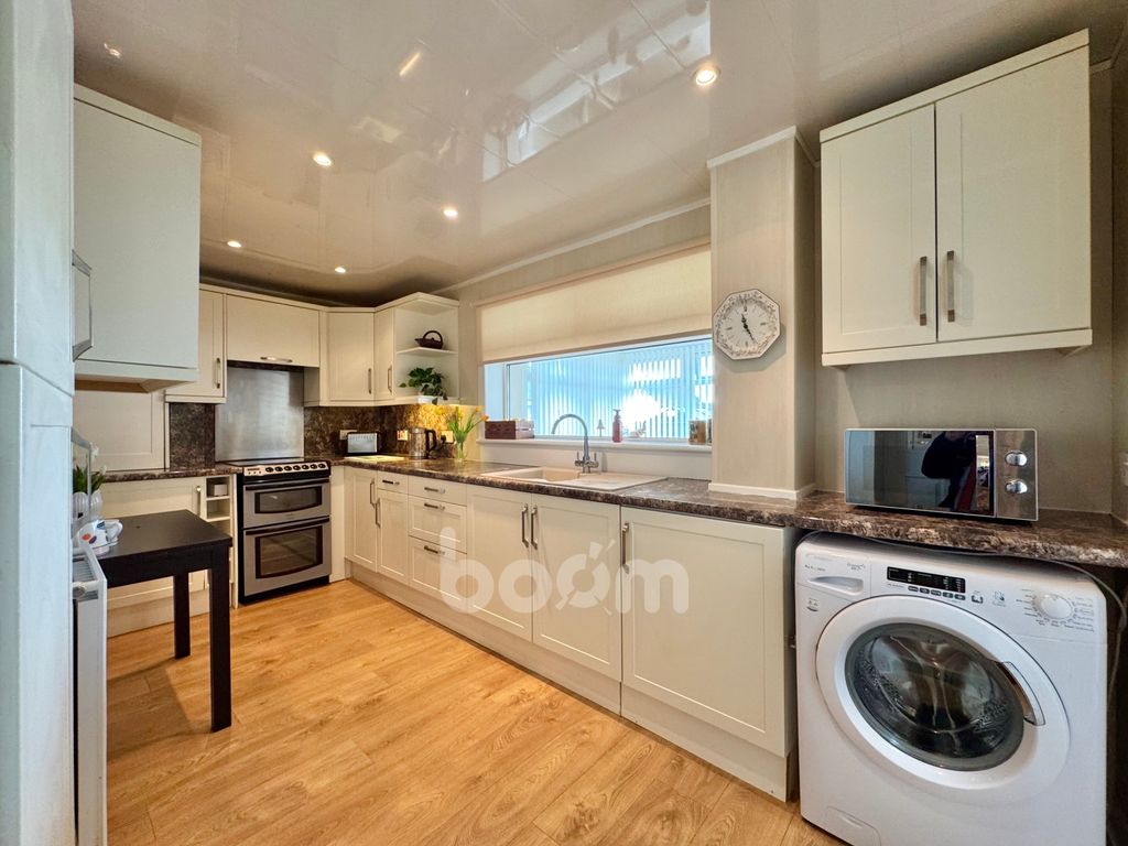 Property photo 3 of 26 Lochlibo Terrace, Barrhead Kitchen