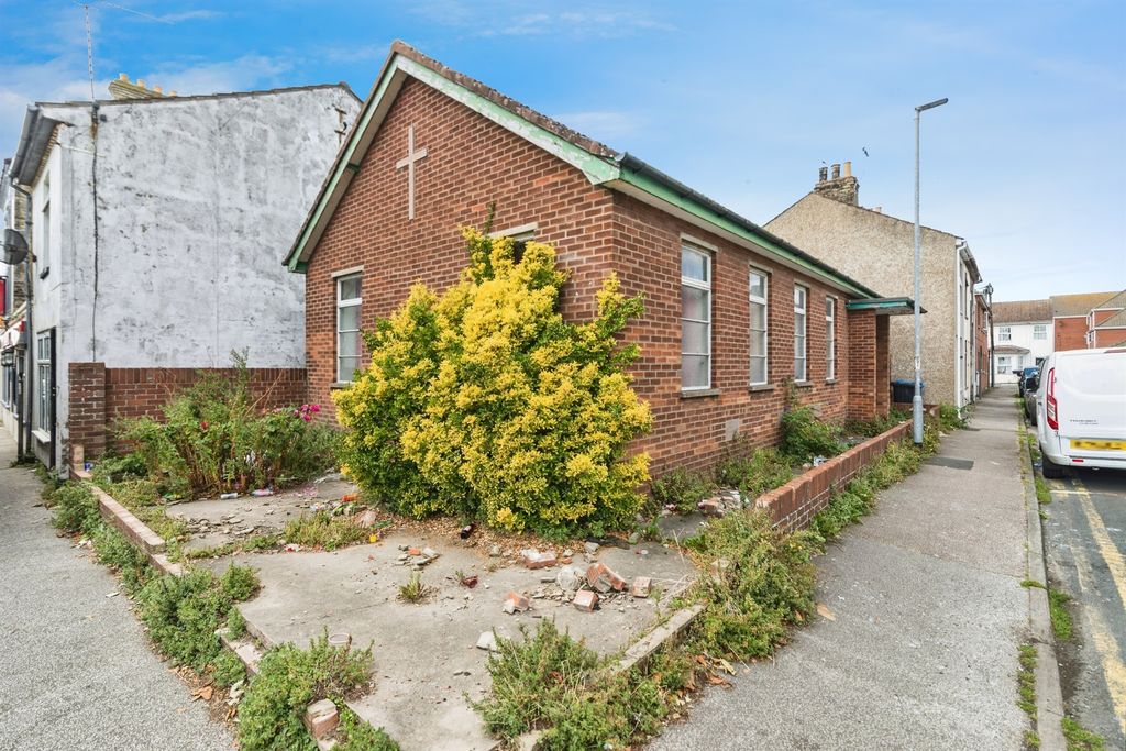 Property photo 2 of 17