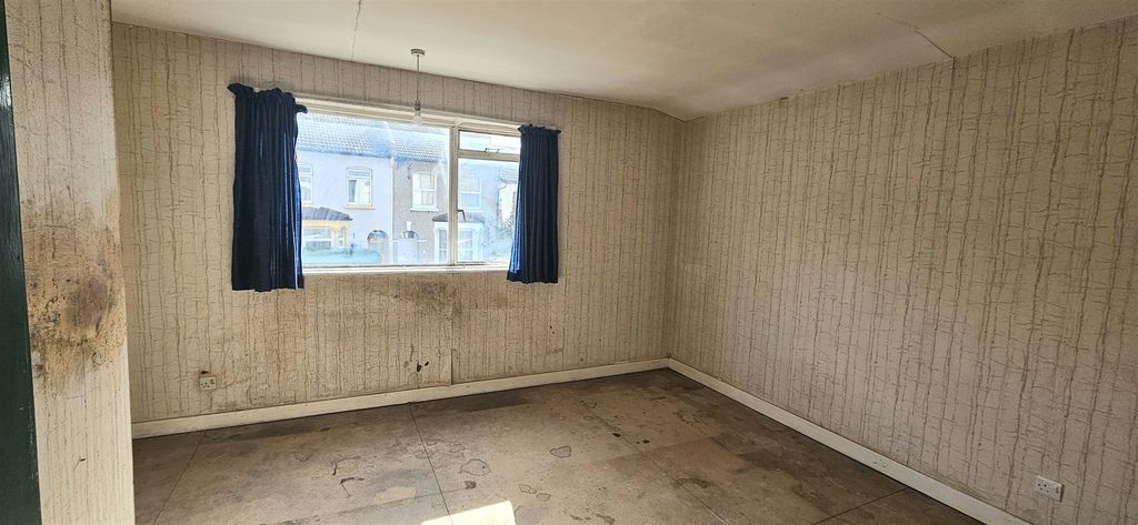 Property photo 3 of 8 20250924_111229.Jpg