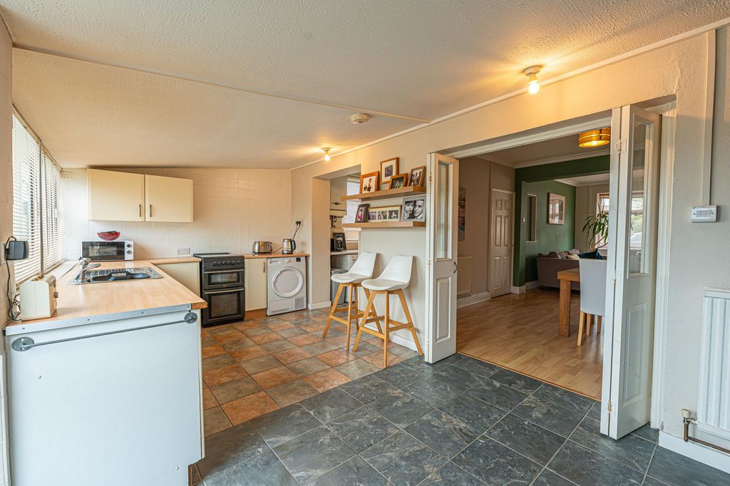 Property photo 2 of 36