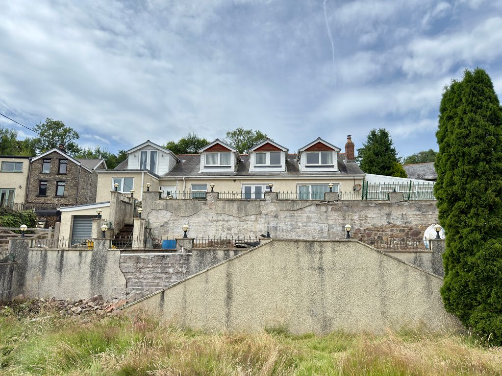 Property photo 3 of 27