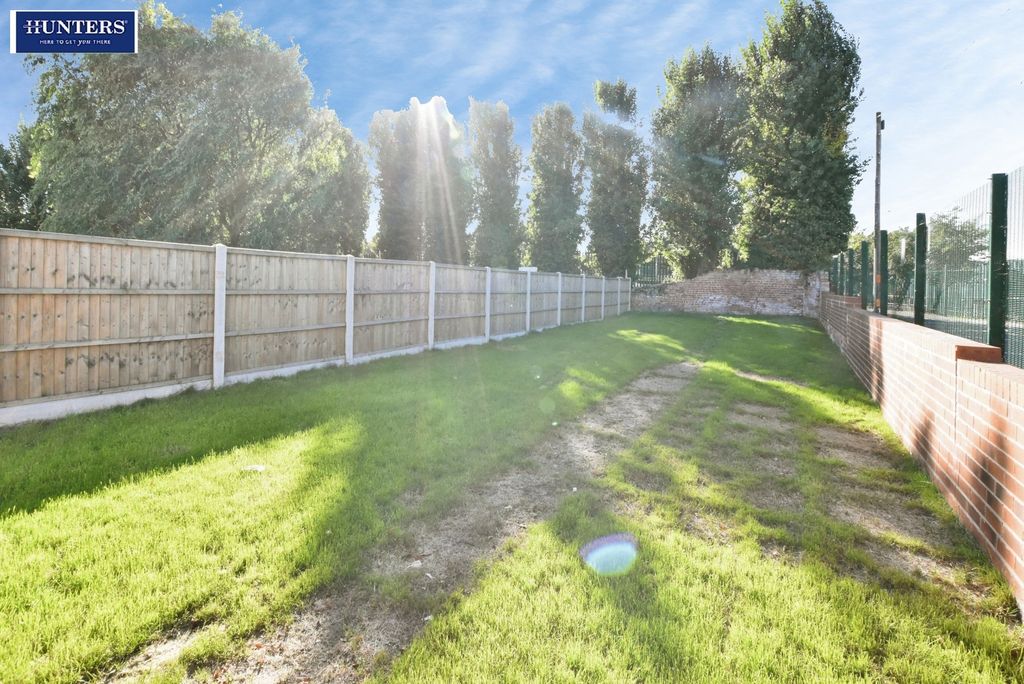 Property photo 2 of 11 Garden