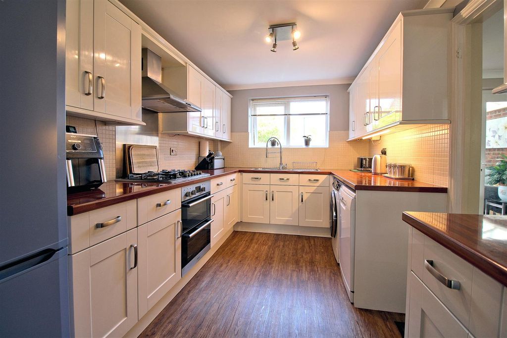Property photo 2 of 29 Kitchen