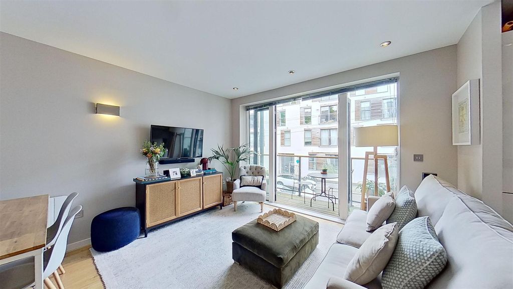 Property photo 1 of 14 The-Retreat-Furmage-Street-Earlsfield-Sw18-0713202