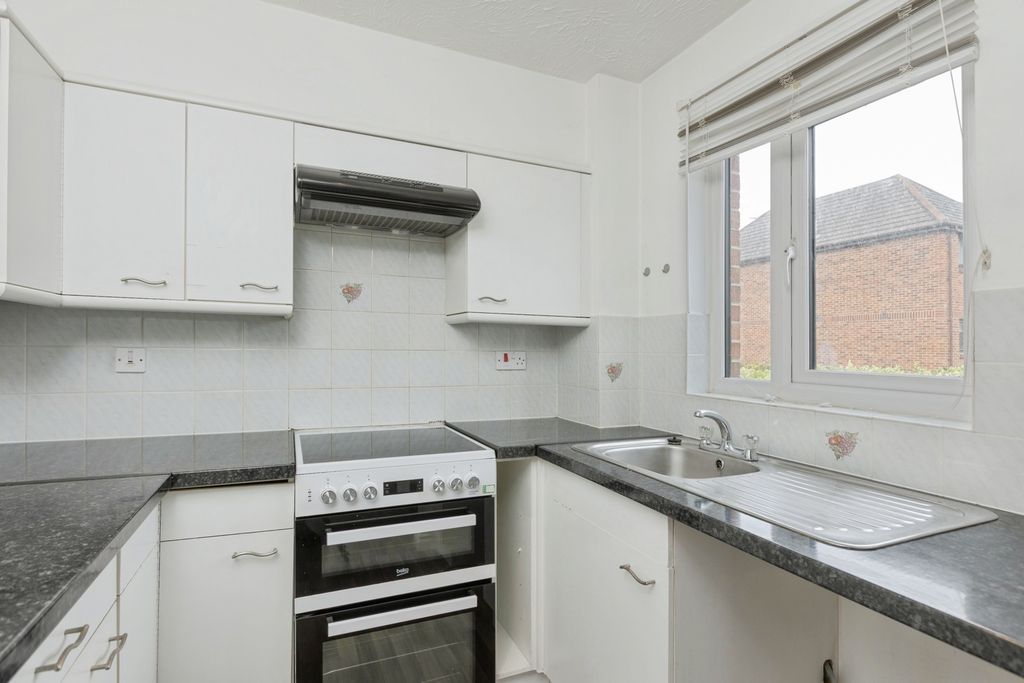 Property photo 3 of 9 Kitchen