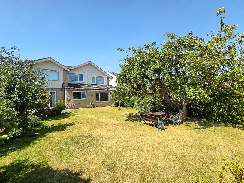 Property photo 3 of 19 External
