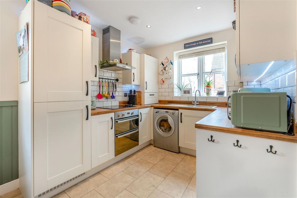 Property photo 3 of 19 Swift Gardens-6.Jpg