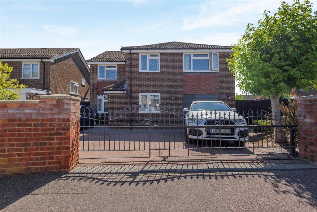 Property photo 1 of 26 8698236-Exterior12.Jpg