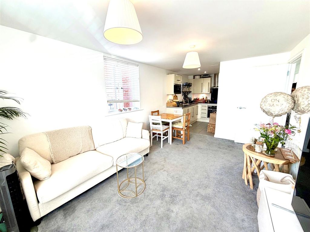 Property photo 3 of 11 7.Jpg