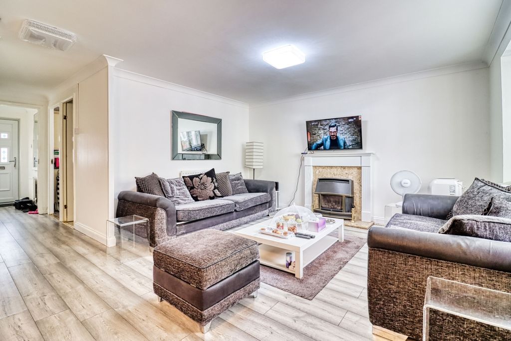 Property photo 2 of 24 Open Plan