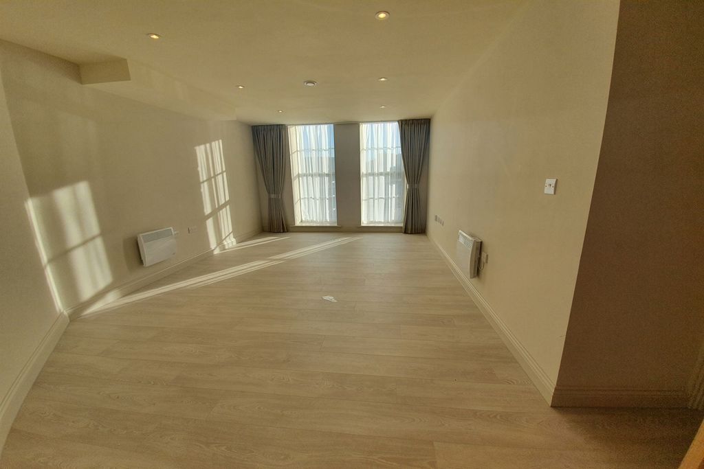 Property photo 3 of 8 (Main)