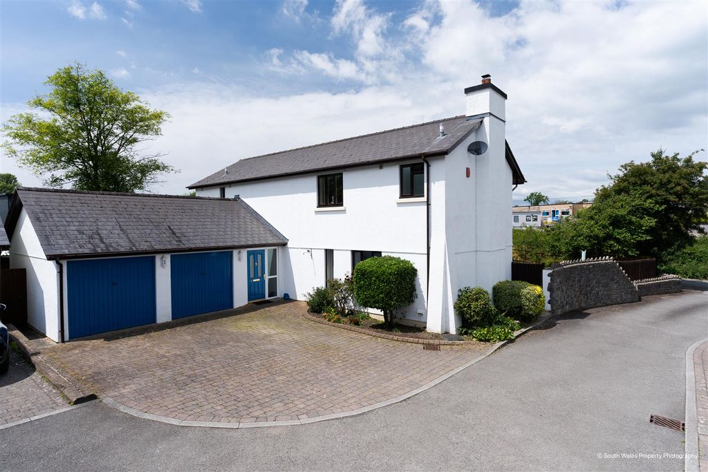 Property photo 1 of 16