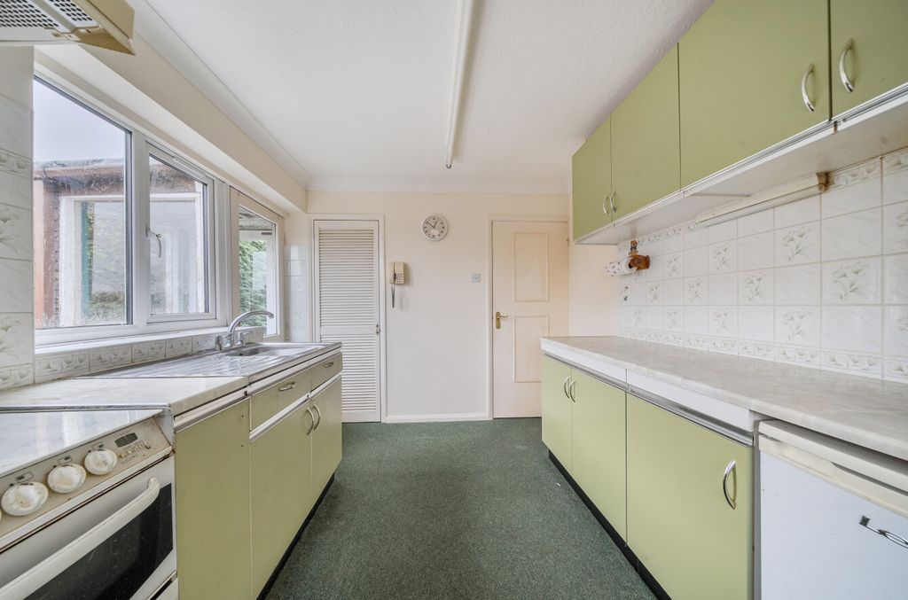 Property photo 3 of 14 1407979-16-698Ddf...