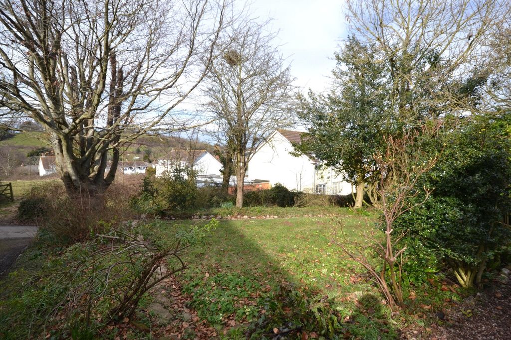 Property photo 3 of 14 Front Garden