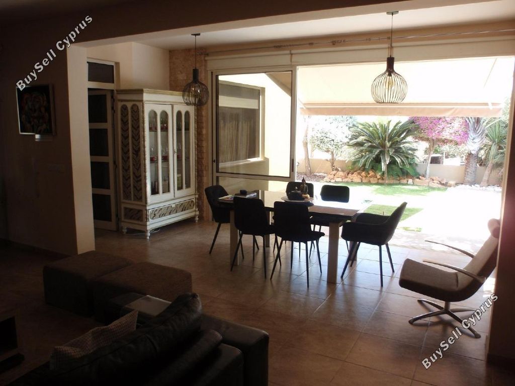 Property photo 2 of 23