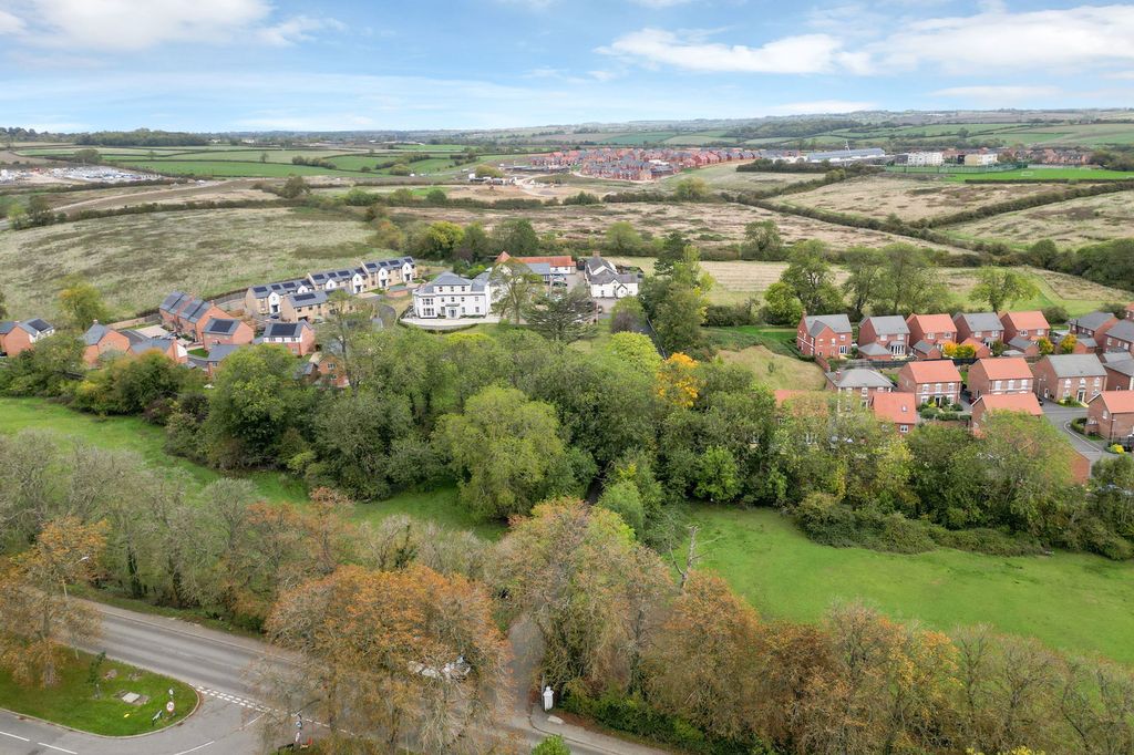 Property photo 2 of 57