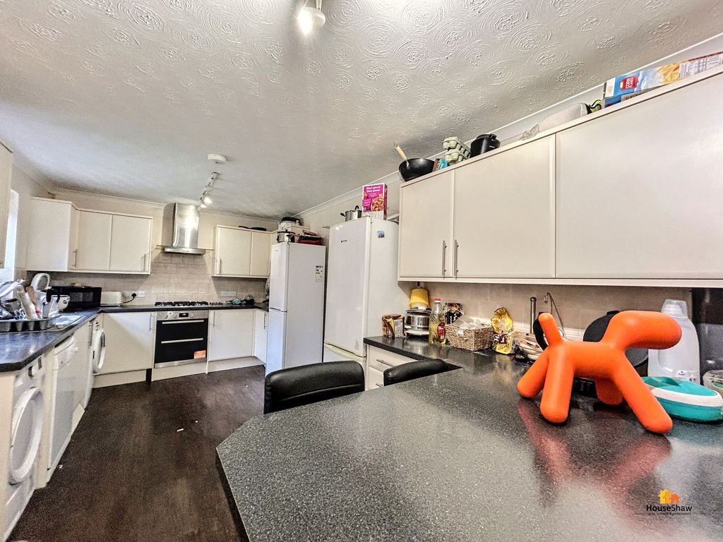 Property photo 3 of 5 Communal Kitchen