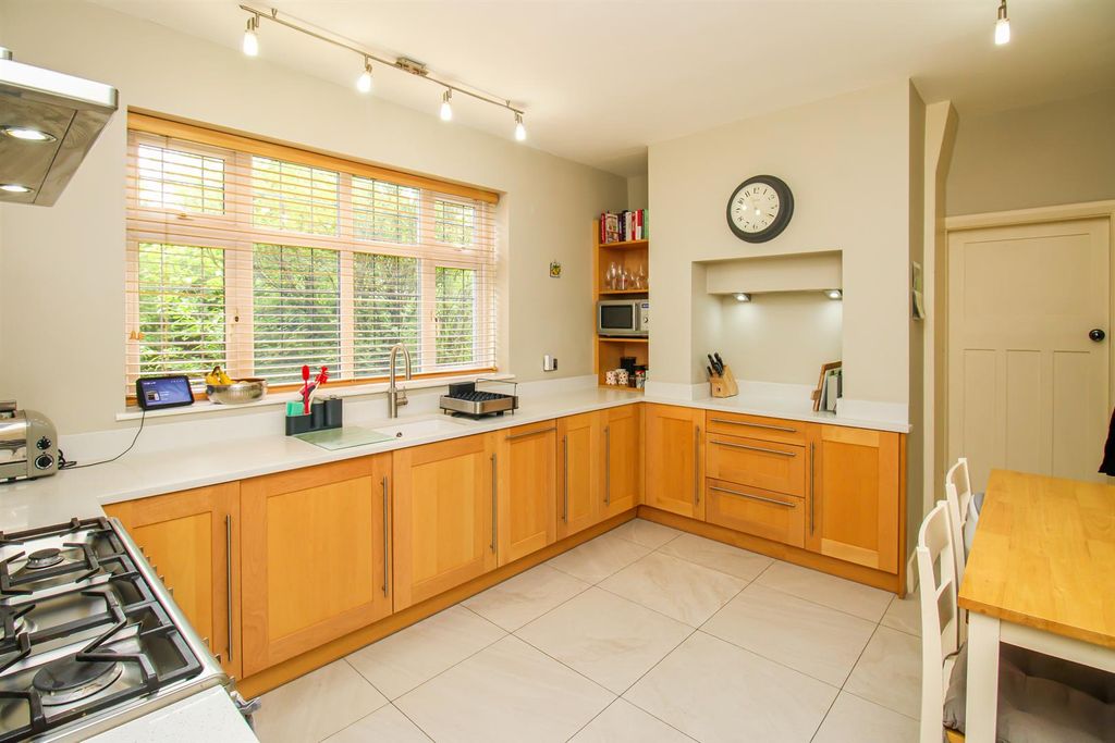 Property photo 2 of 26