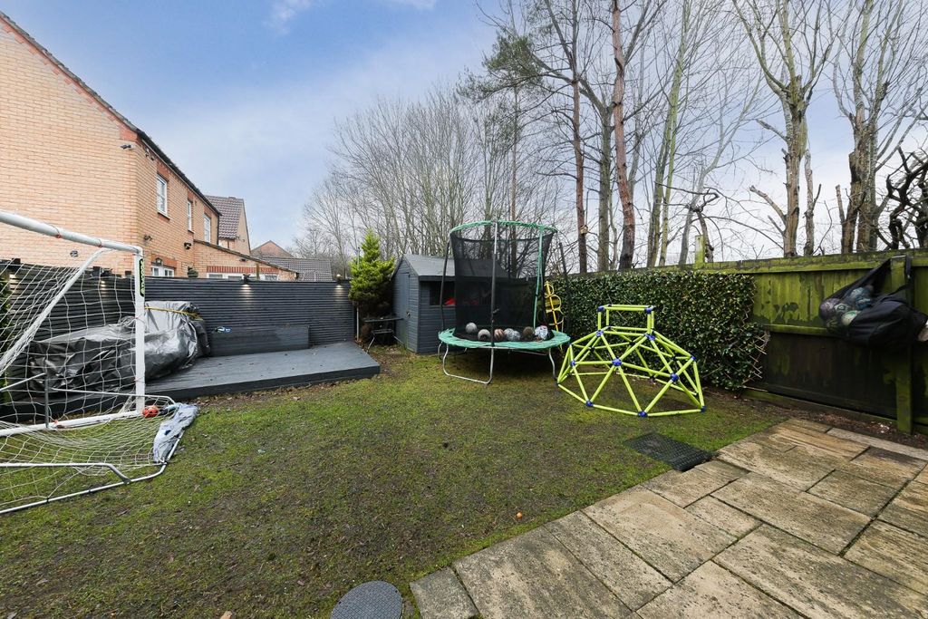 Property photo 2 of 18 Reard Garden-Edit.Jpg