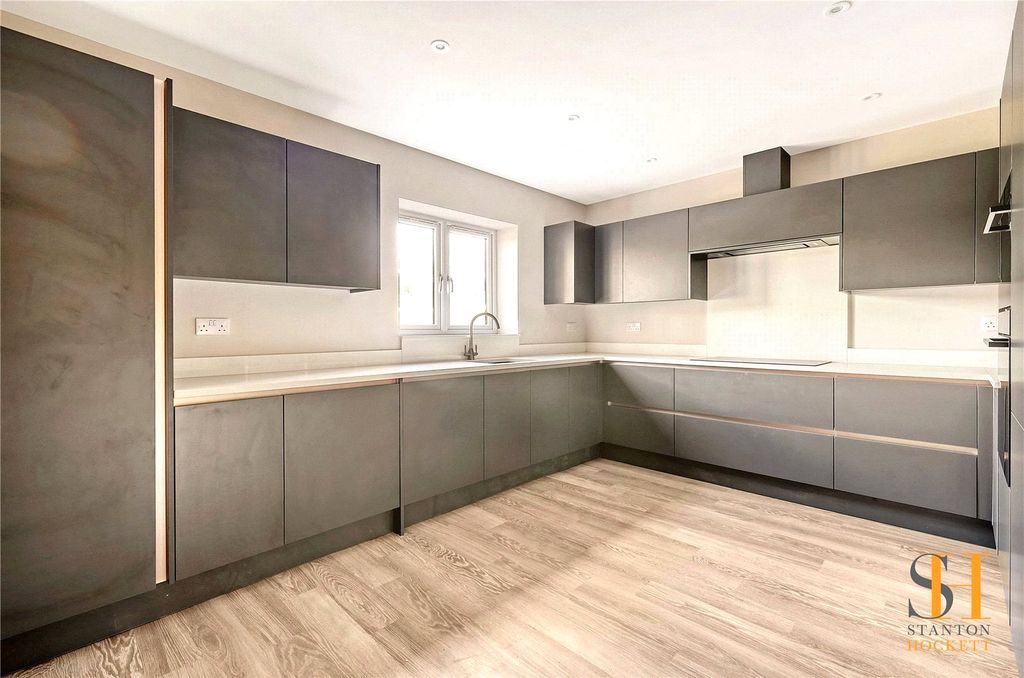 Property photo 3 of 12 Picture No. 11