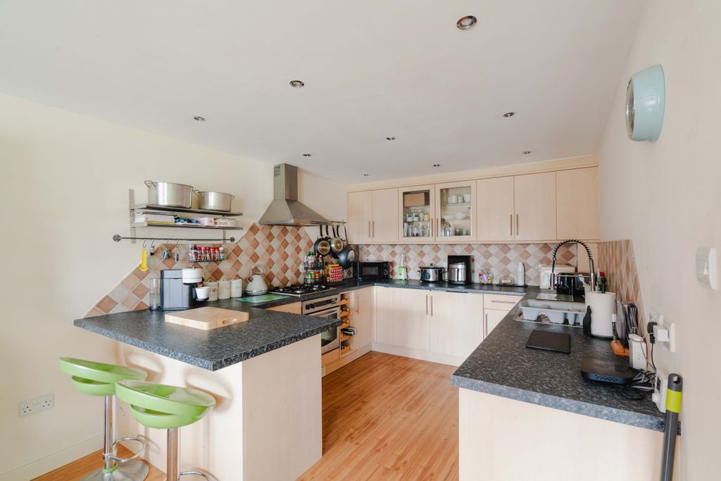 Property photo 2 of 26 19