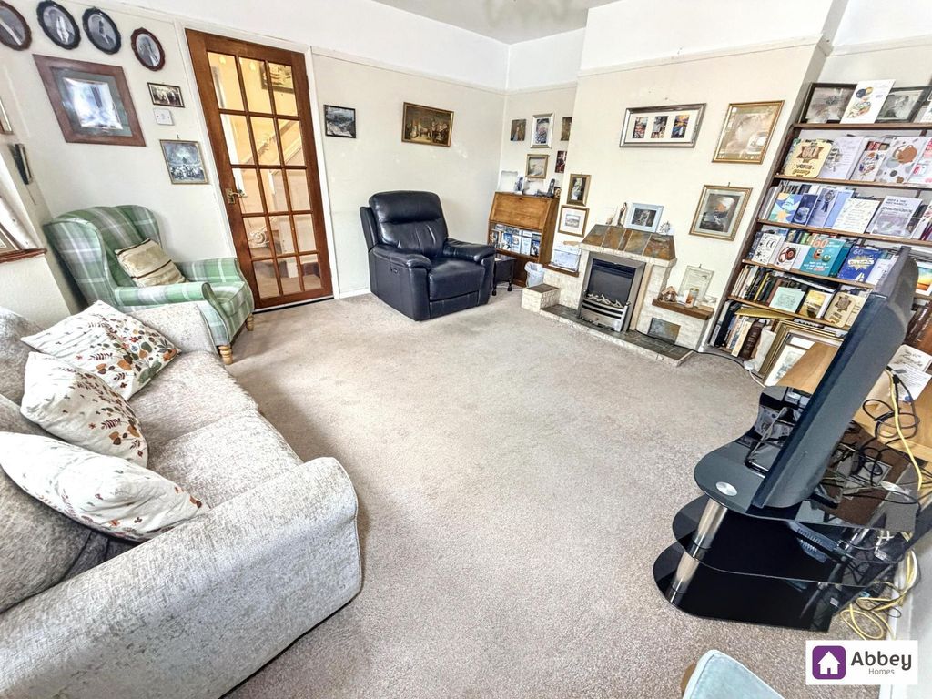 Property photo 2 of 15 Lounge