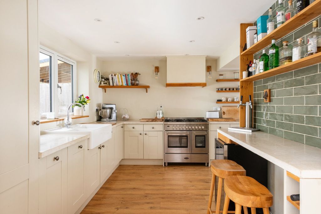 Property photo 2 of 15 Kitchen