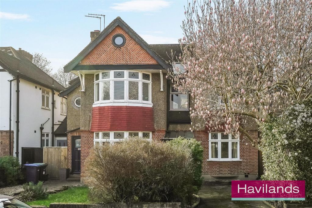 Property photo 1 of 12 The Chine-12.Jpg