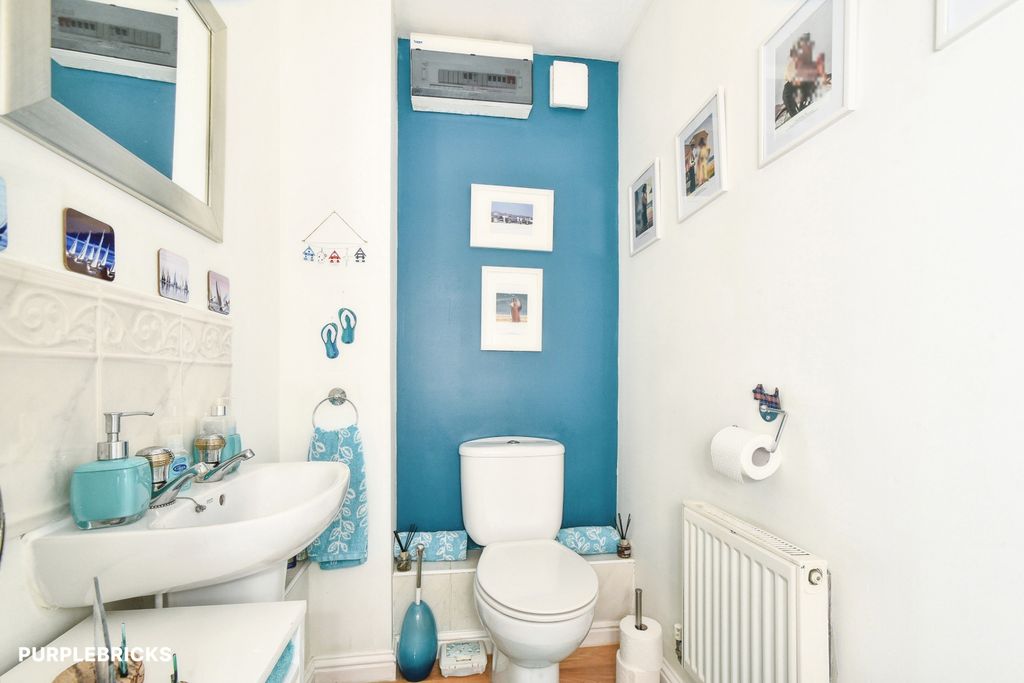 Property photo 3 of 31 Downstairs Cloakroom