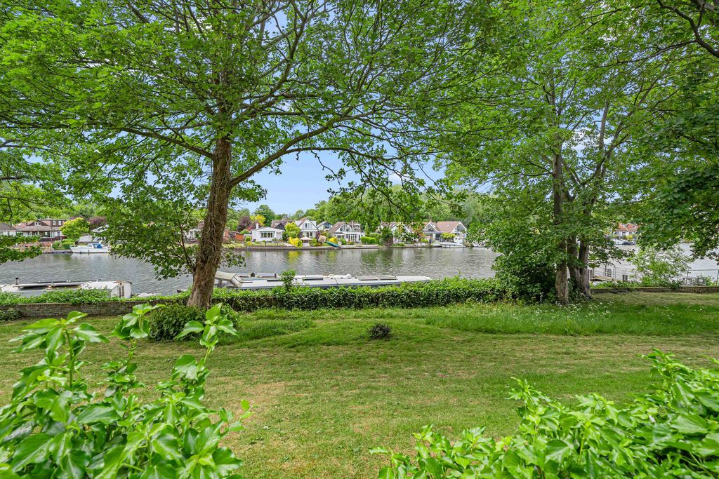 Property photo 3 of 16 Photo 8