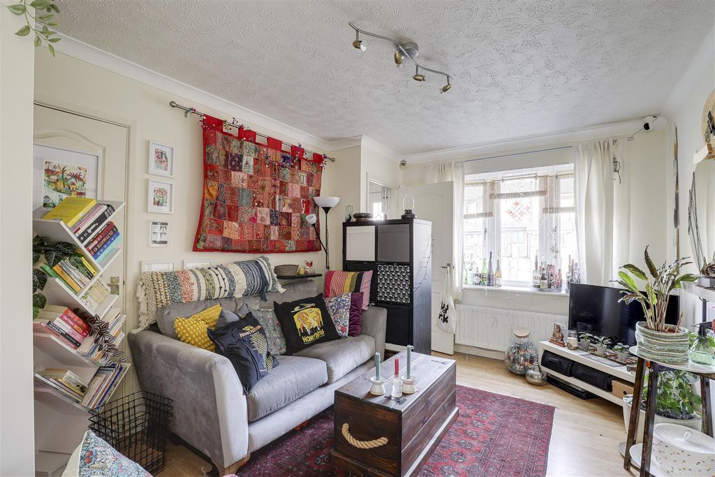 Property photo 2 of 13 31797.Jpg