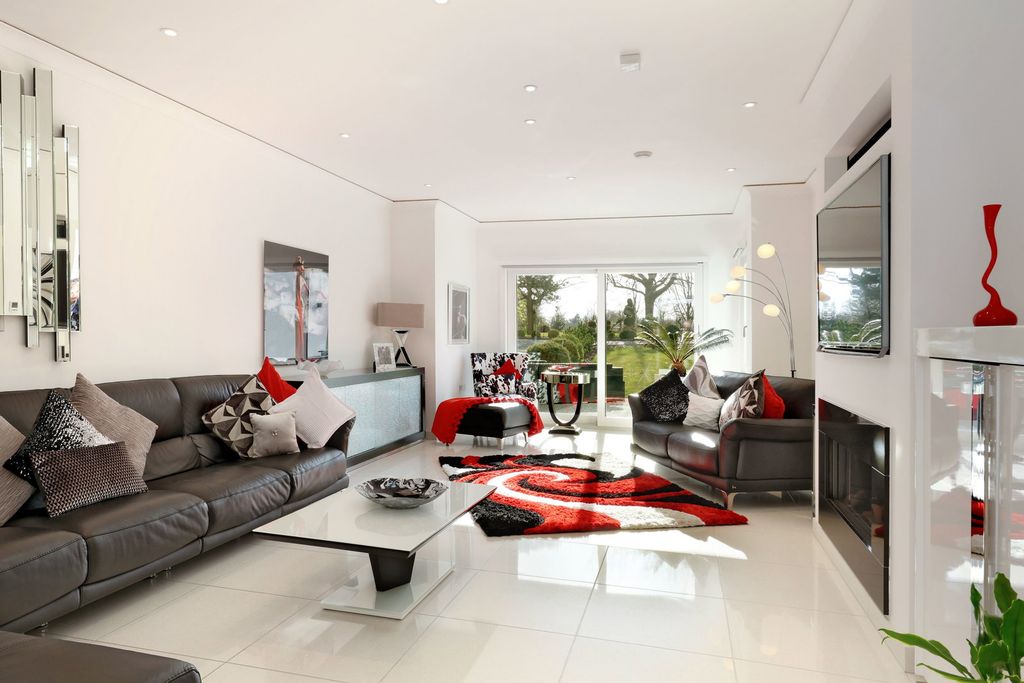 Property photo 3 of 23