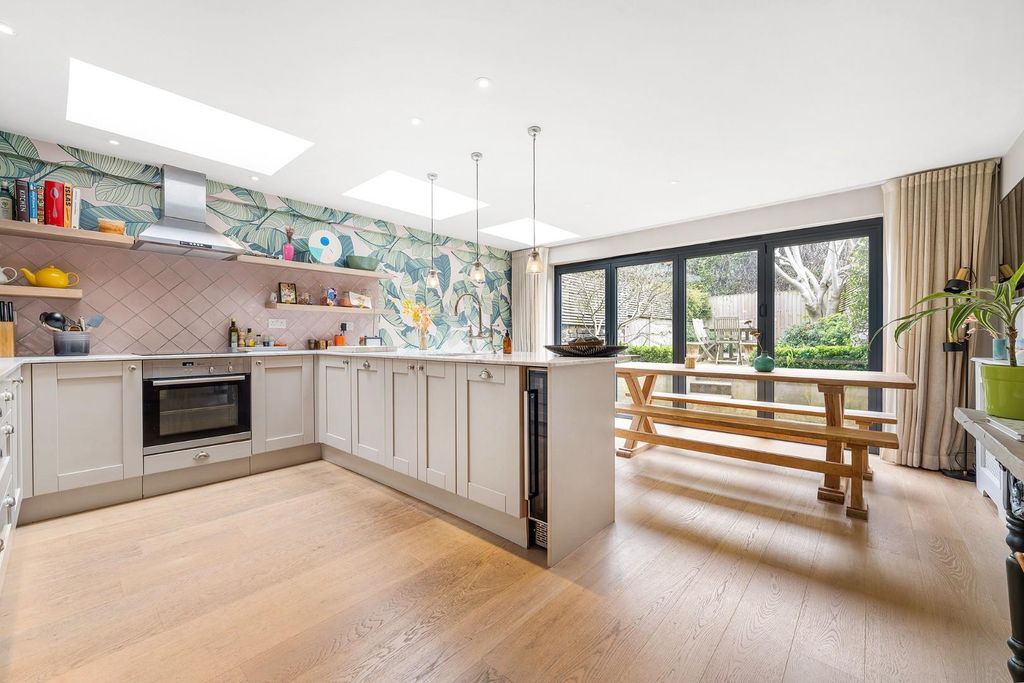 Property photo 1 of 17 Kitchen.Jpg