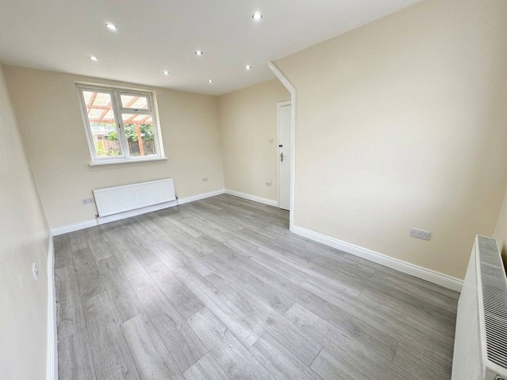 Property photo 2 of 11 Gallery