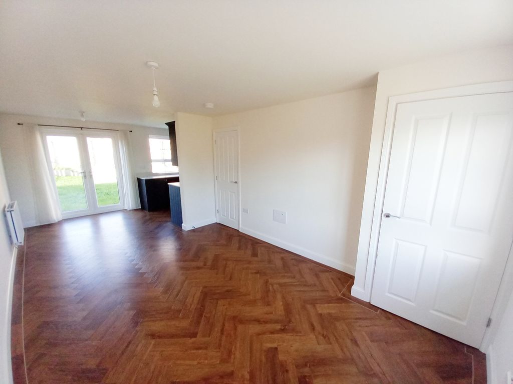 Property photo 3 of 14 Lounge