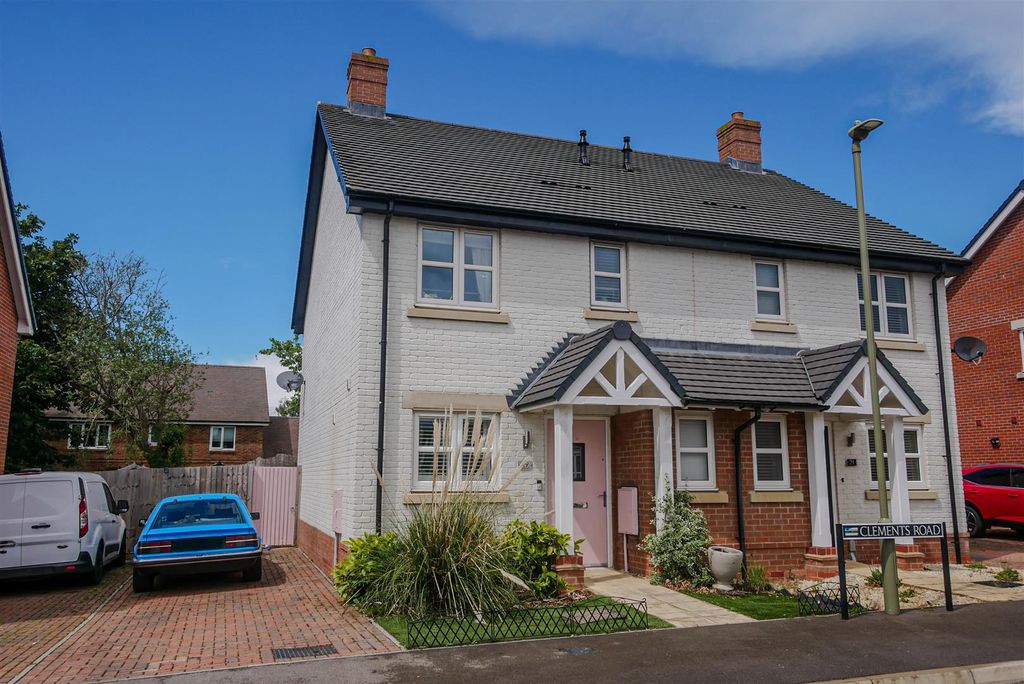Property photo 1 of 12 Approach