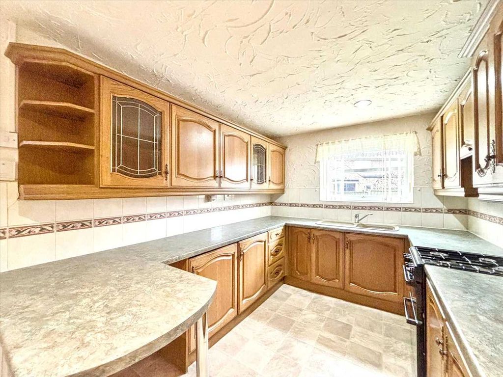 Property photo 2 of 17 Kitchen