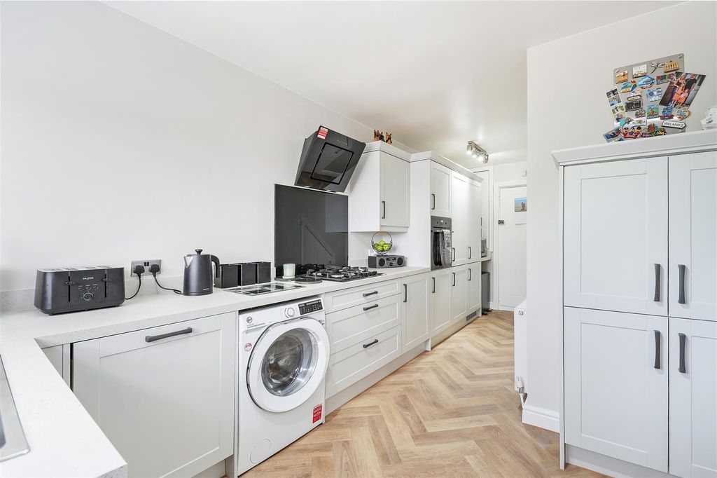 Property photo 3 of 16 Kitchen 2.Jpg