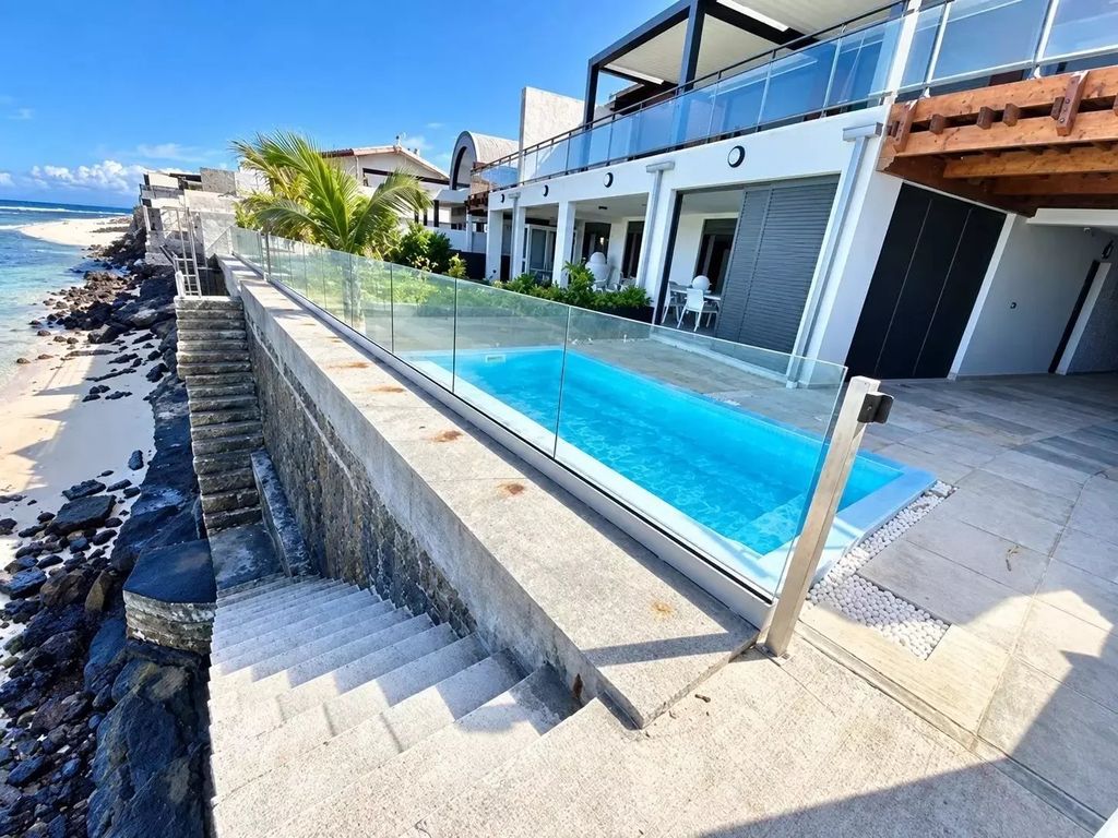 Property photo 1 of 9 France | Saint-Pierre | 4 Bedrooms | 3 Bathrooms | 133 Sqm | €1,160,000