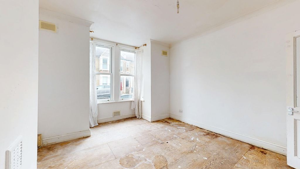 Property photo 3 of 19 Ground Floor Flat, 59 Harley Road, Harlesden, London Nw10 8Ba
